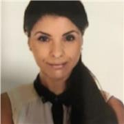 Profesora de Hatha Yoga certificada por el Instituto de Yoga y Ayurveda AIYA
